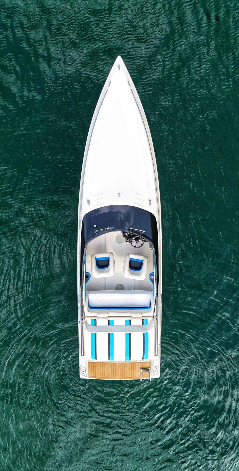 Scarab Offshore-Boot – private Bootstour mit Captain ab Beckenried